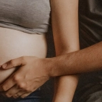 Человек расслабляется за игрой как способ эмоциональной разгрузки